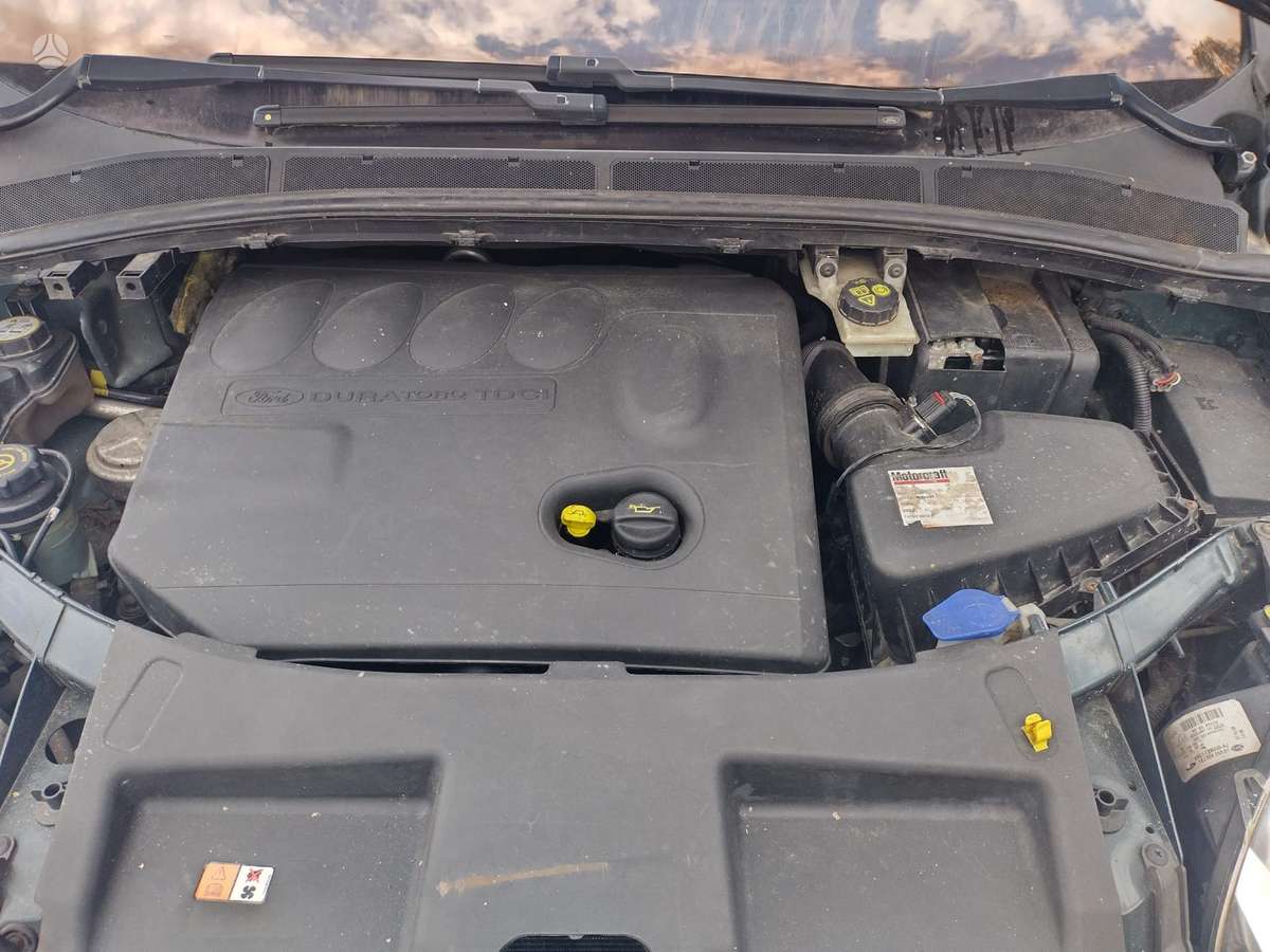 Ford Galaxy 2009 — photo 12