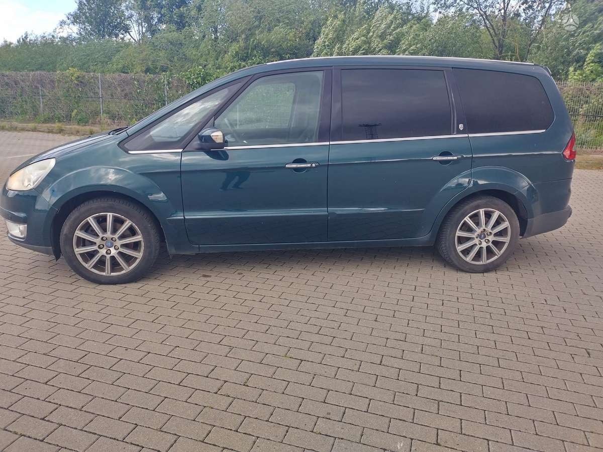 Ford Galaxy 2009 — rear view