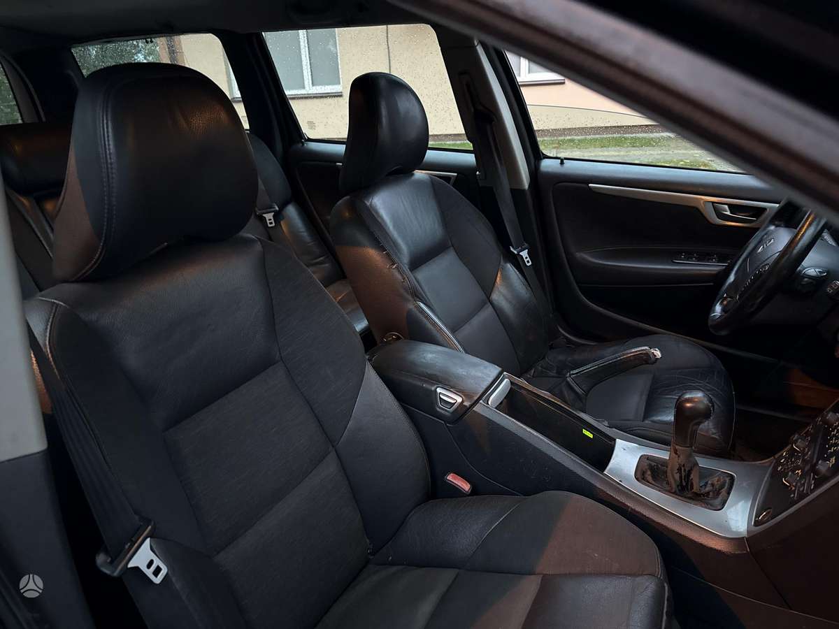 Volvo V70 2006 — photo 14