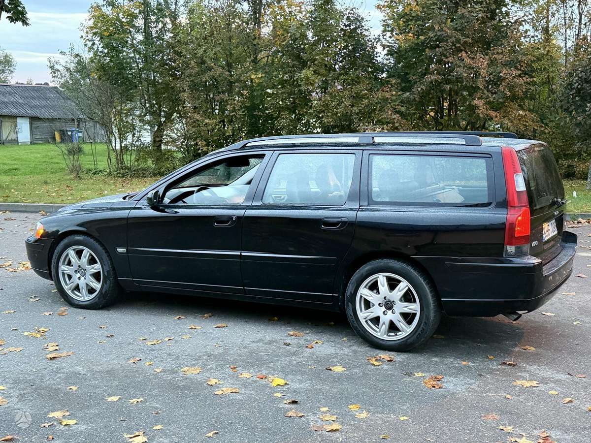 Volvo V70 2006 — interior