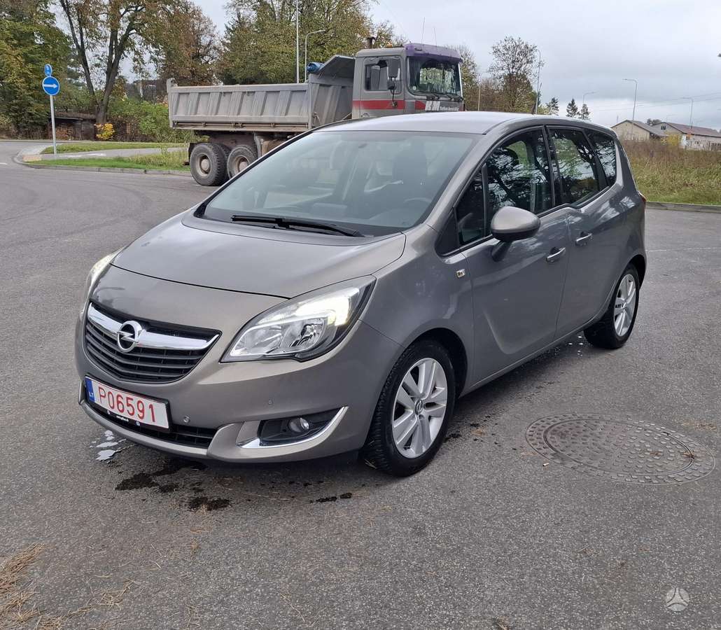 Opel Meriva 2015 — rear view