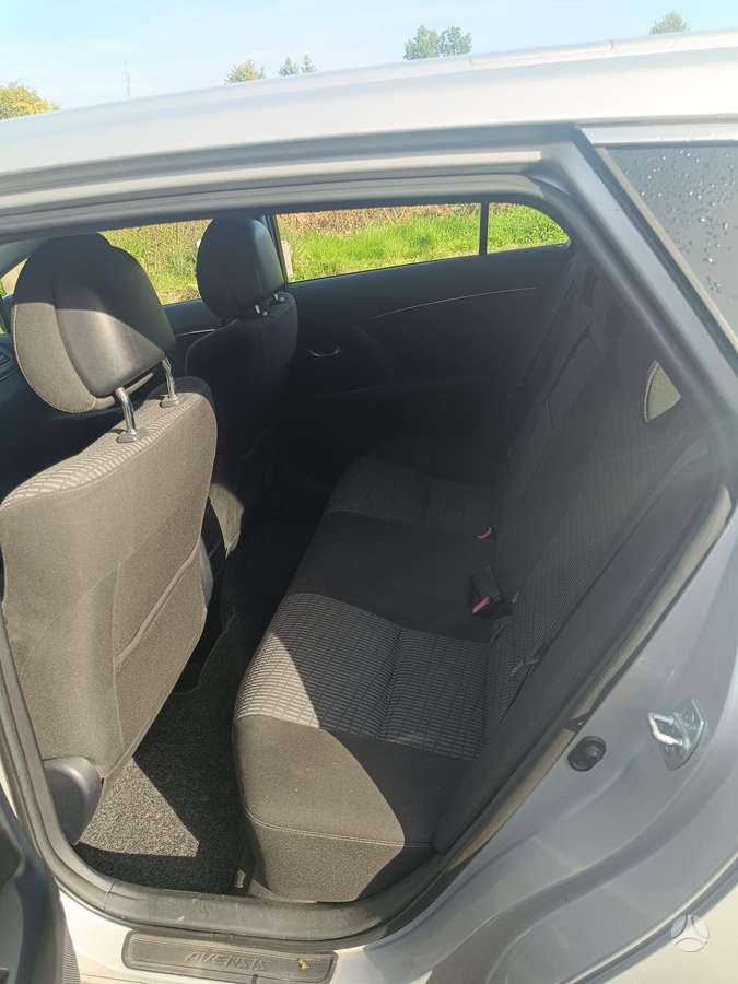 Toyota Avensis 2011 — photo 10