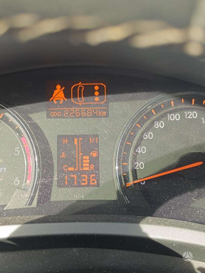 Toyota Avensis 2011 — photo 11