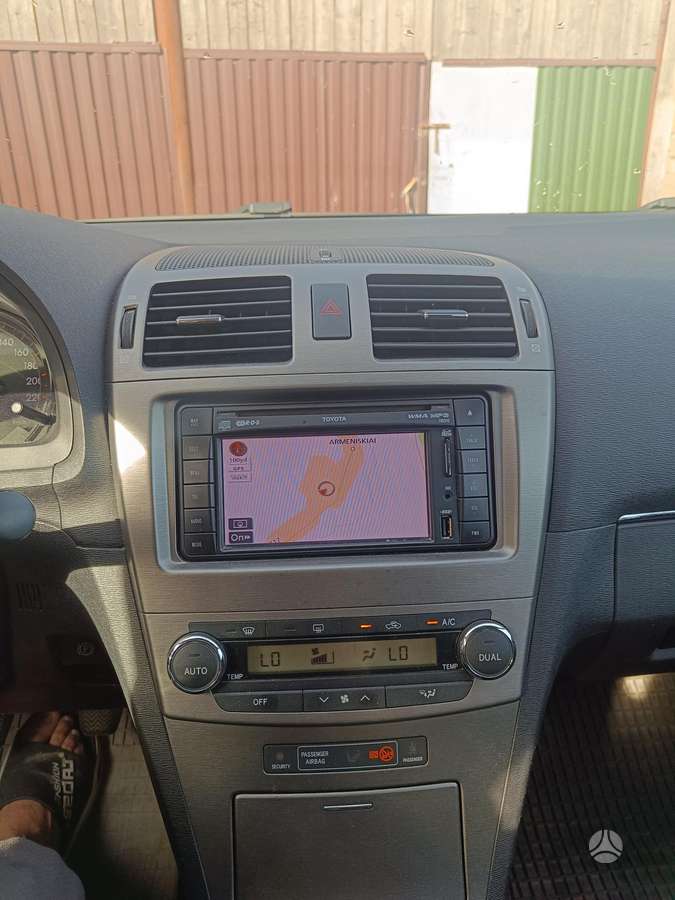 Toyota Avensis 2011 — photo 12