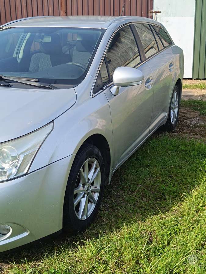 Toyota Avensis 2011 — photo 13
