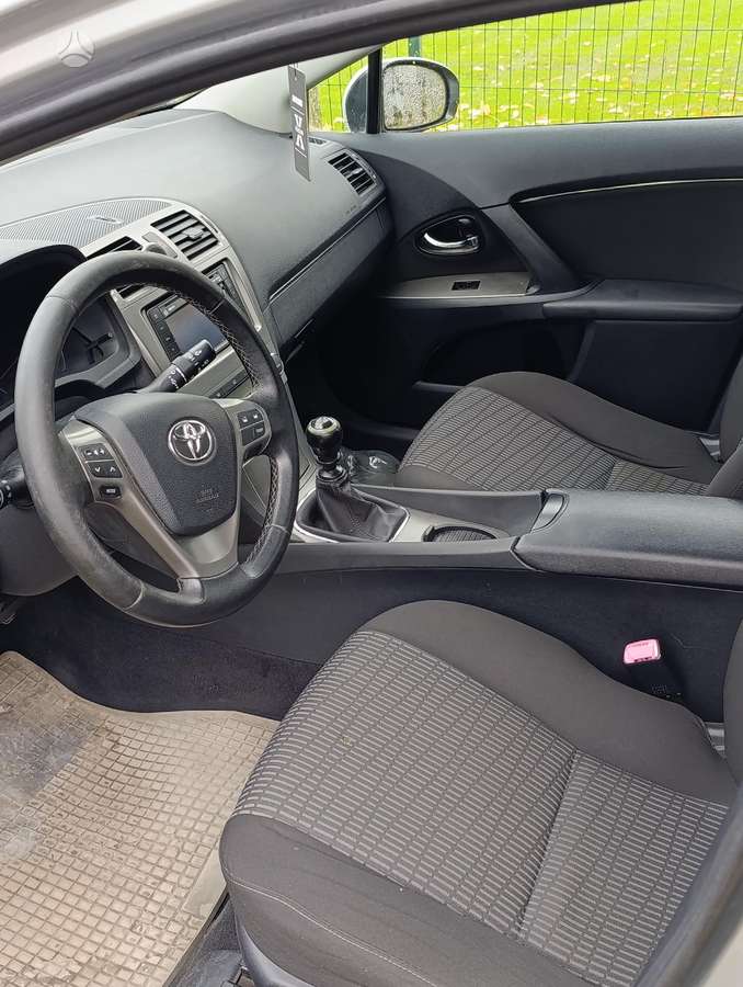 Toyota Avensis 2011 — photo 17