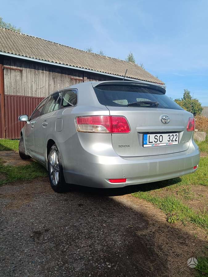 Toyota Avensis 2011 — engine 1998 cm³, 126 HP (93kW)