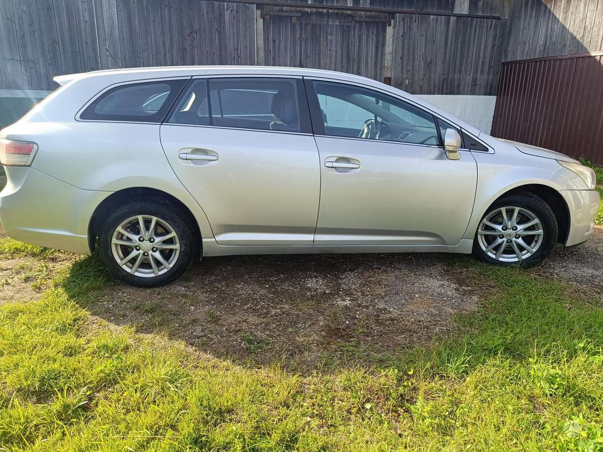 Toyota Avensis 2011 — photo 5