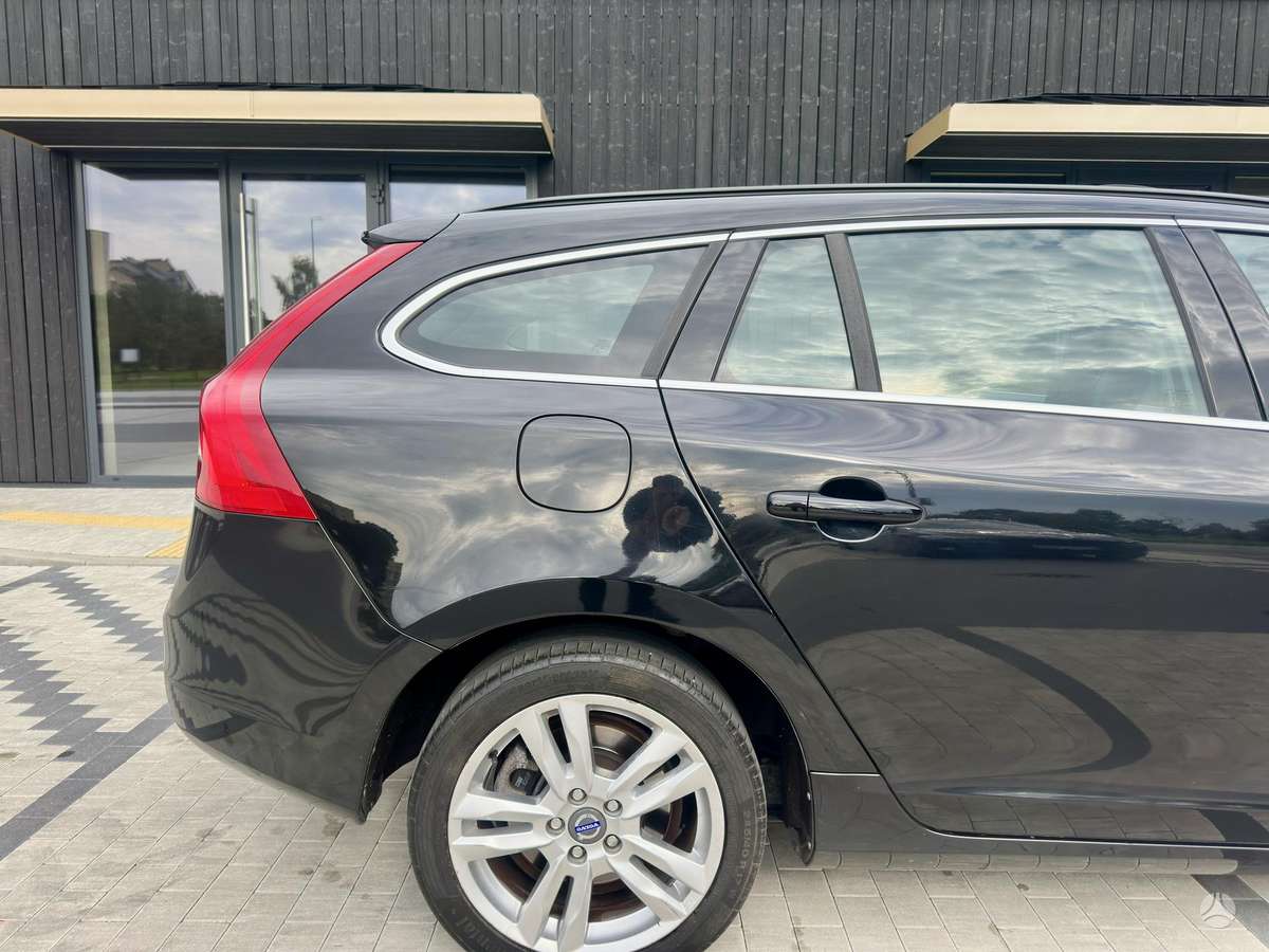 Volvo V60 2013 — photo 11