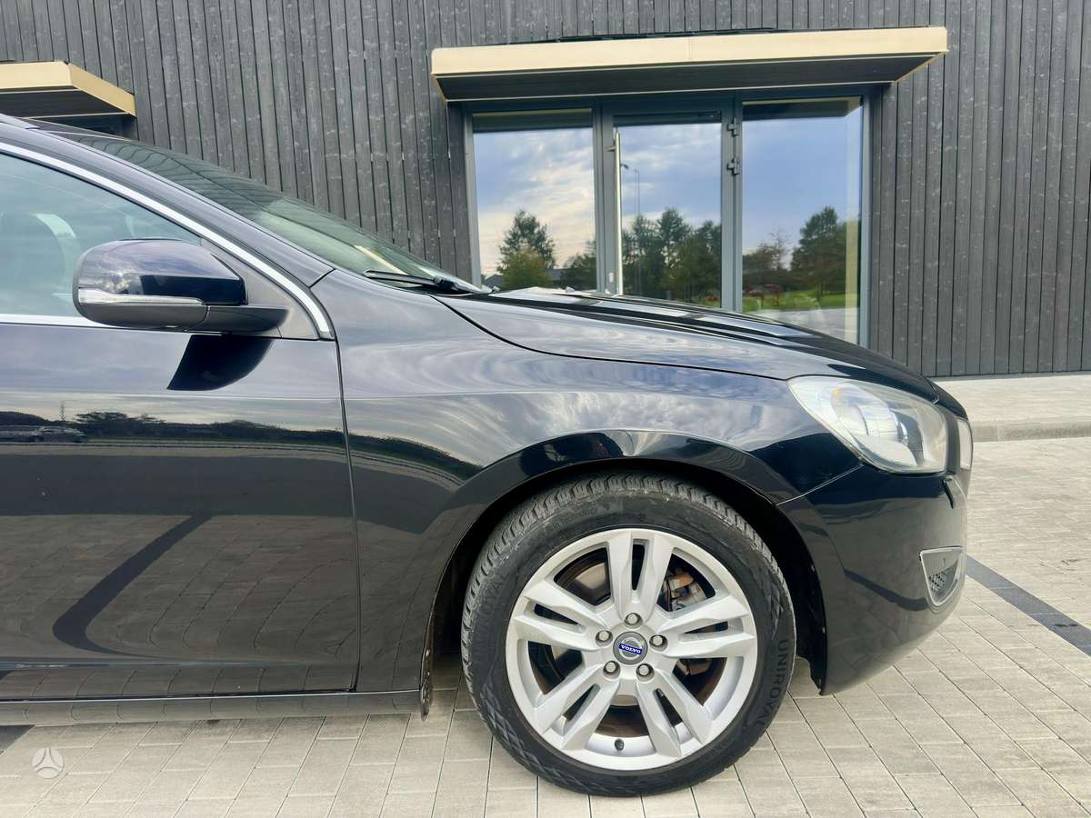 Volvo V60 2013 — photo 13