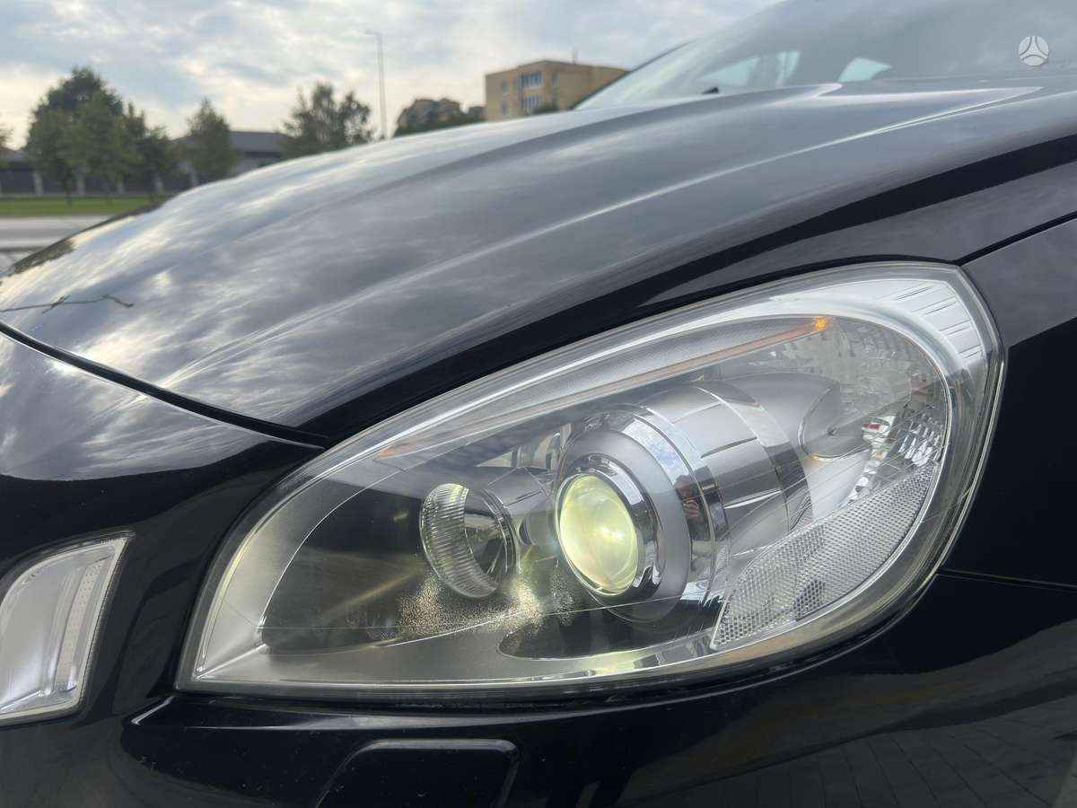 Volvo V60 2013 — photo 14