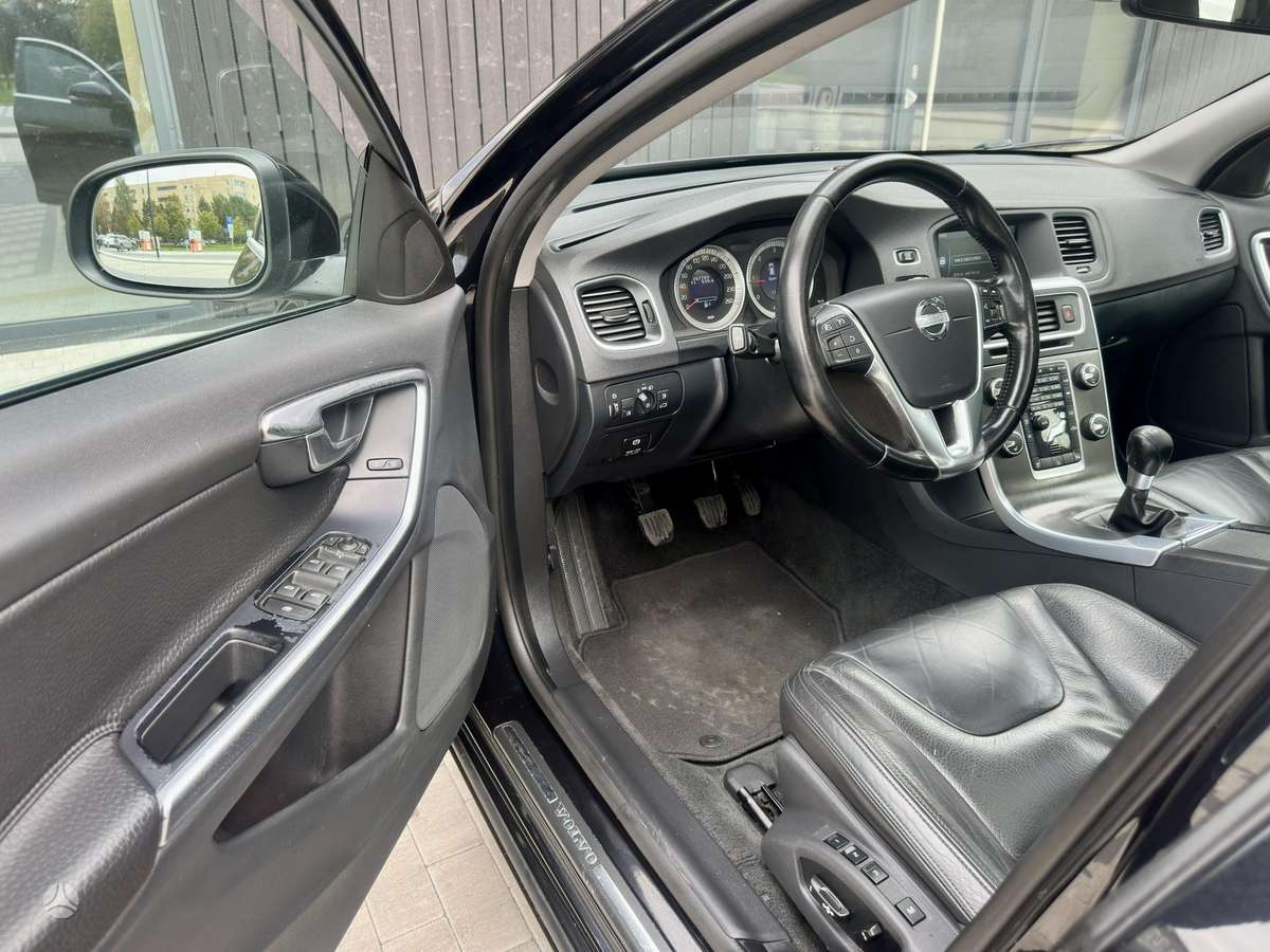 Volvo V60 2013 — photo 15