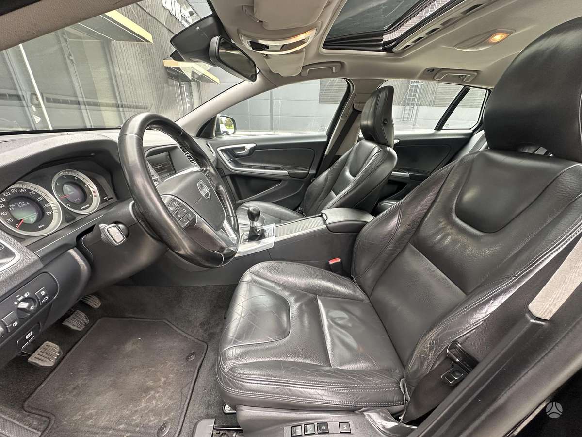 Volvo V60 2013 — photo 17