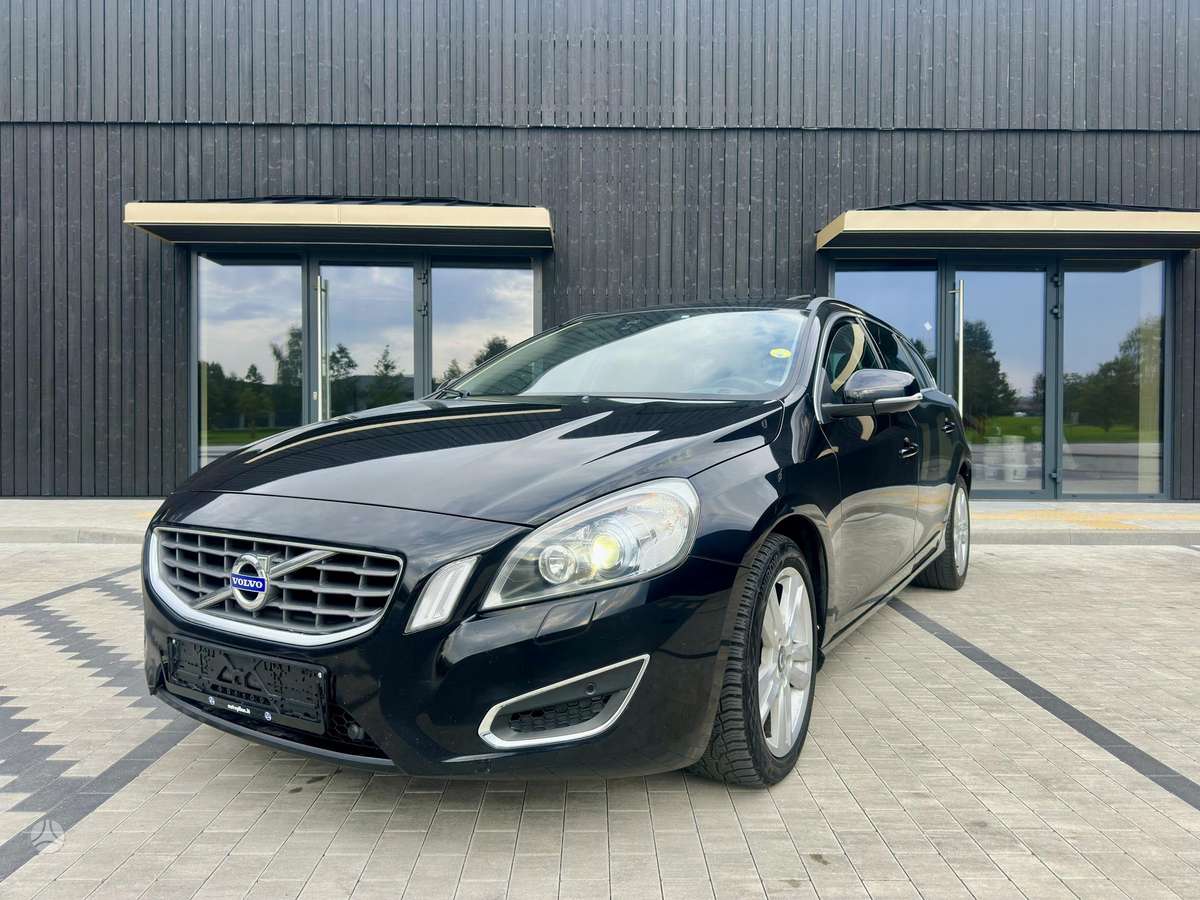 Volvo V60 2013 — rear view