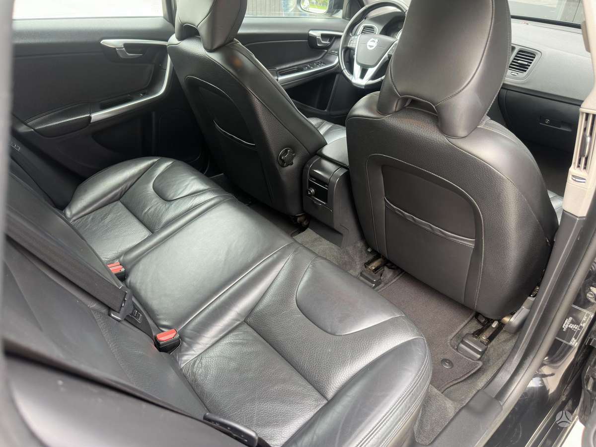 Volvo V60 2013 — photo 24