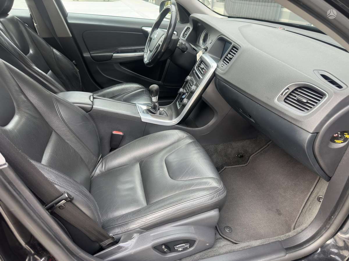 Volvo V60 2013 — photo 25