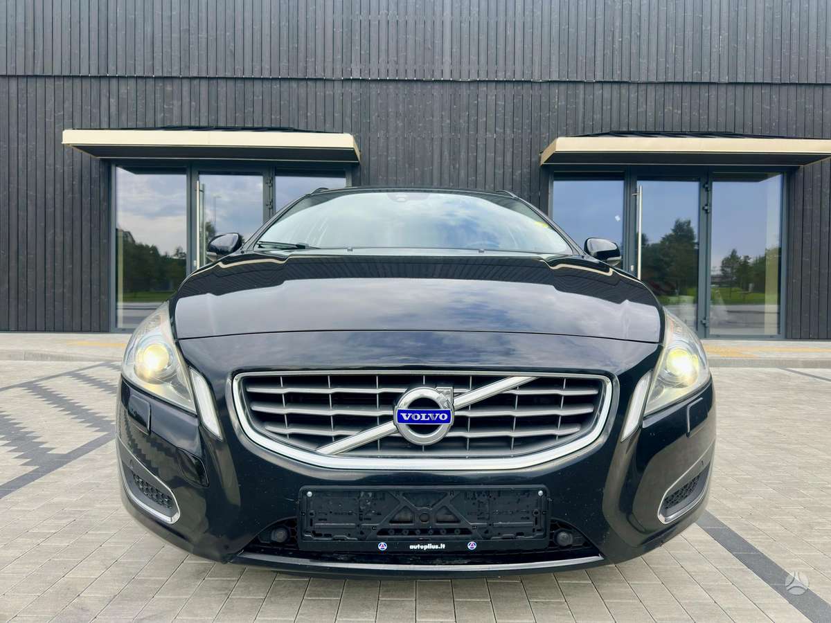Volvo V60 2013 — interior