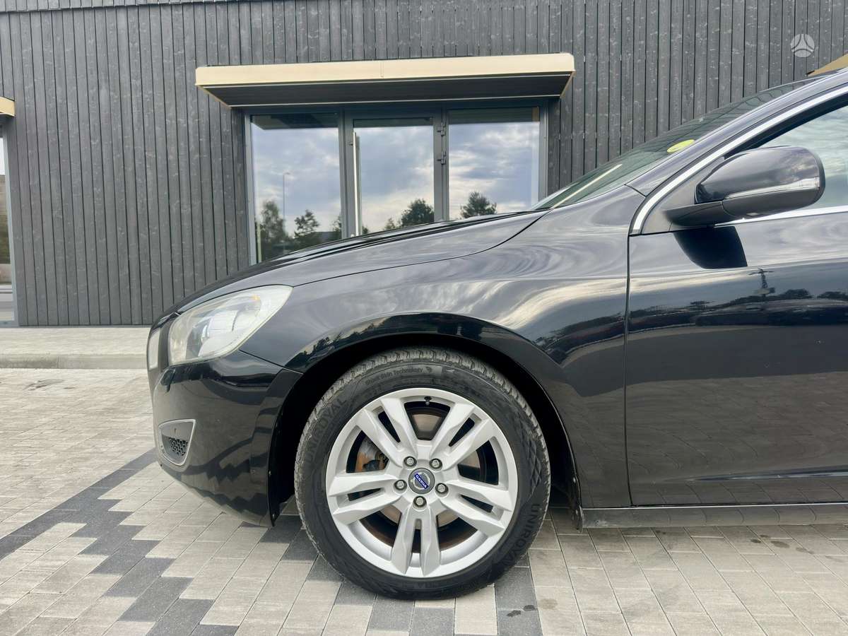 Volvo V60 2013 — engine 1984 cm³, 163 HP (120kW)