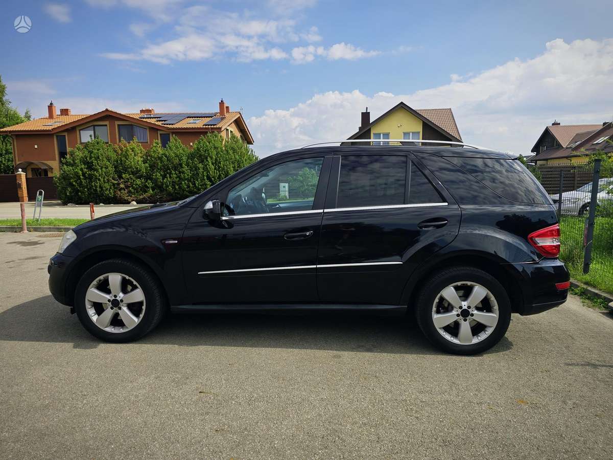 Mercedes-Benz ML300 2010 — engine 2987 cm³, 190 HP (140kW)
