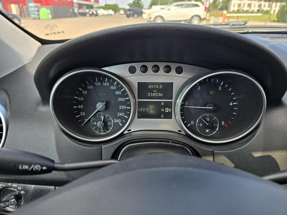 Mercedes-Benz ML300 2010 — photo 8
