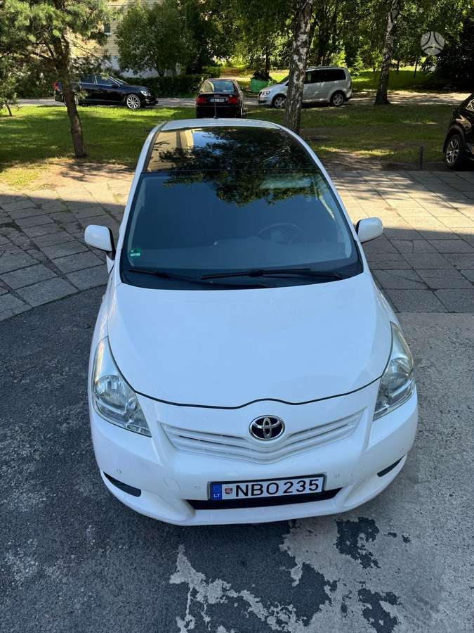 Toyota Verso 2011 — двигун 2231 cm³, 150 HP (110kW)