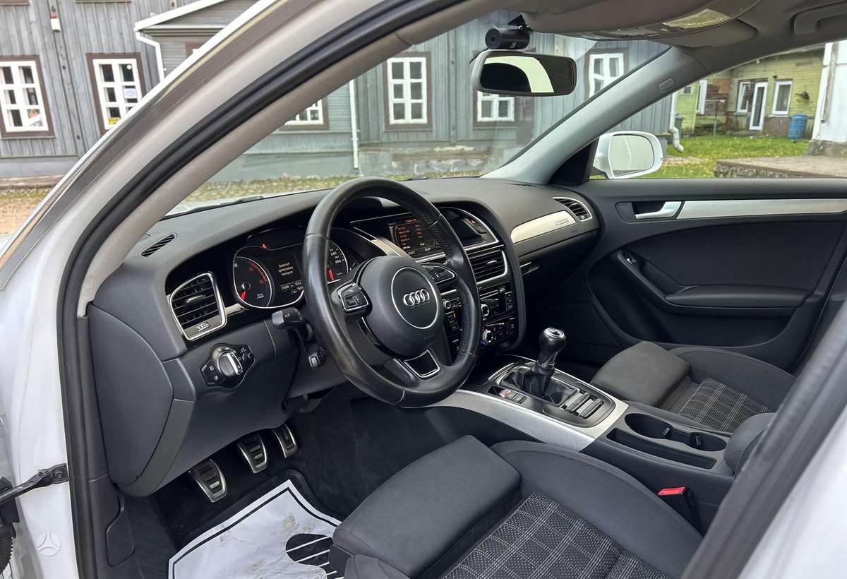 Audi A4 2014 — photo 11