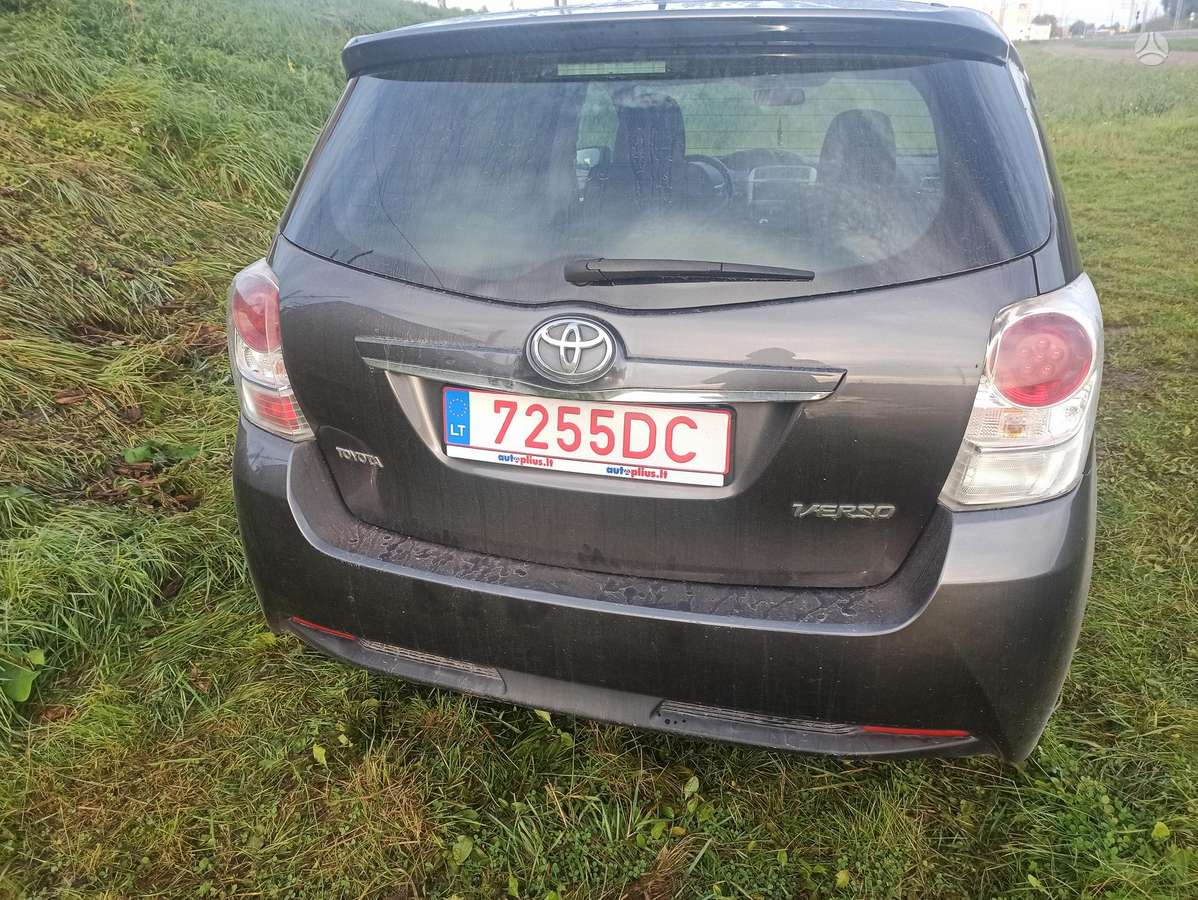 Toyota Verso 2013 — двигун 1998 cm³, 124 HP (91kW)