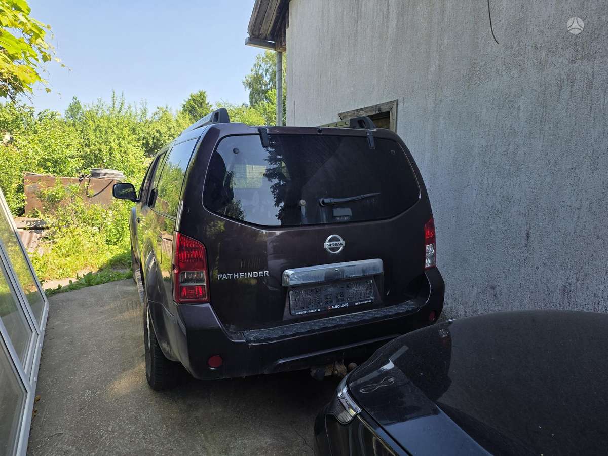 Nissan Pathfinder 2012 — engine 2991 cm³, 231 HP (170kW)