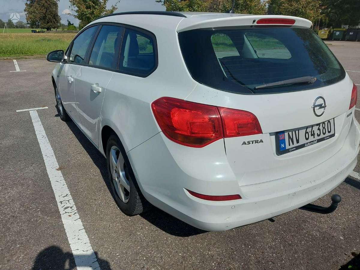 Opel Astra 2012 — photo 5