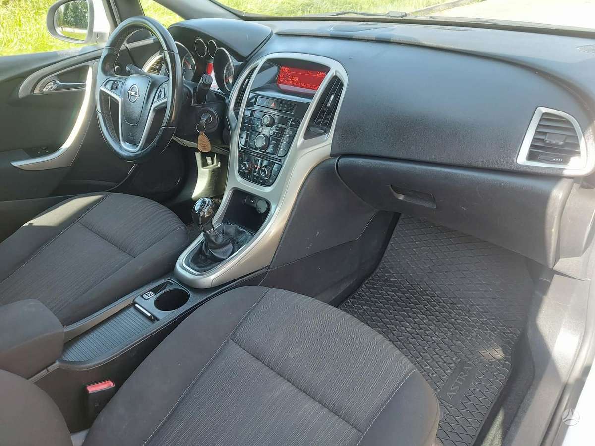 Opel Astra 2012 — photo 7