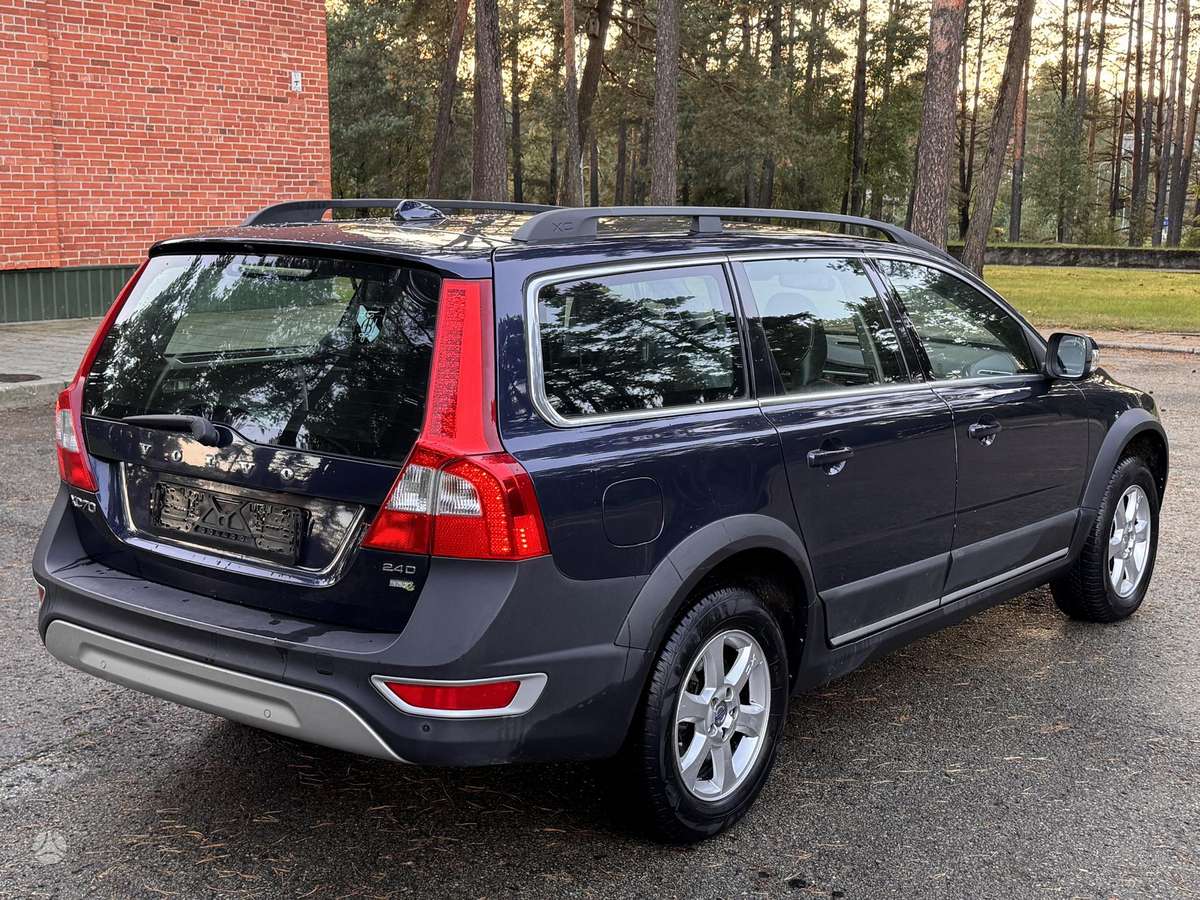 Volvo XC70 2009 — interior