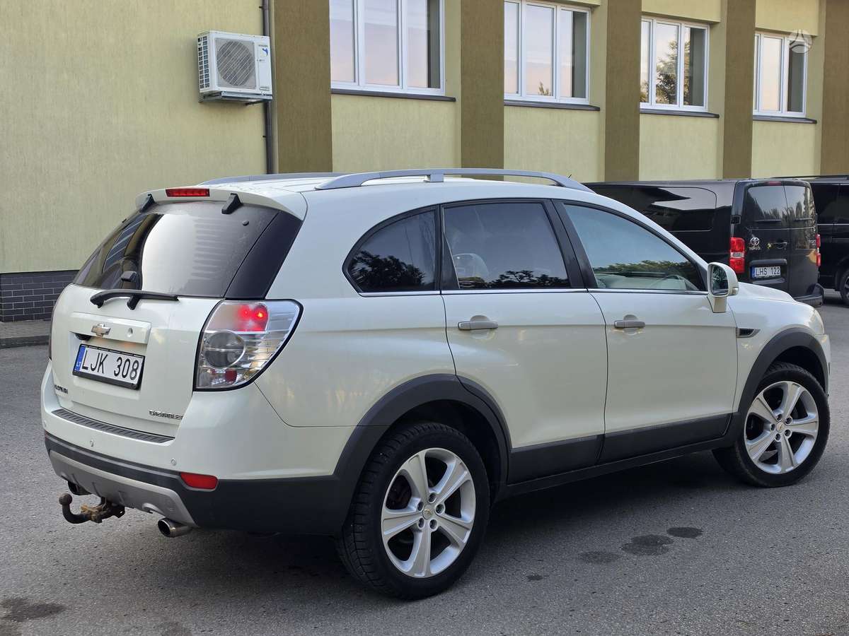 Chevrolet Captiva 2011 — вигляд ззаду