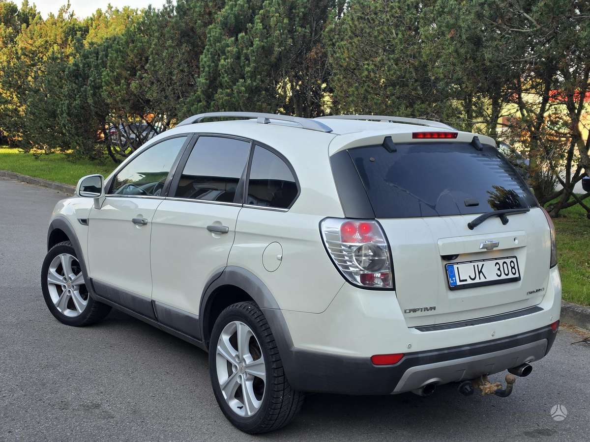 Chevrolet Captiva 2011 — салон
