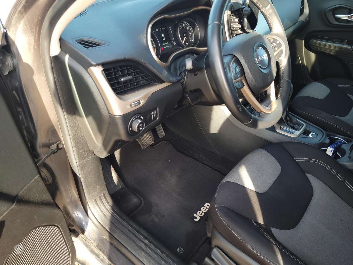 Jeep Cherokee 2014 — photo 12