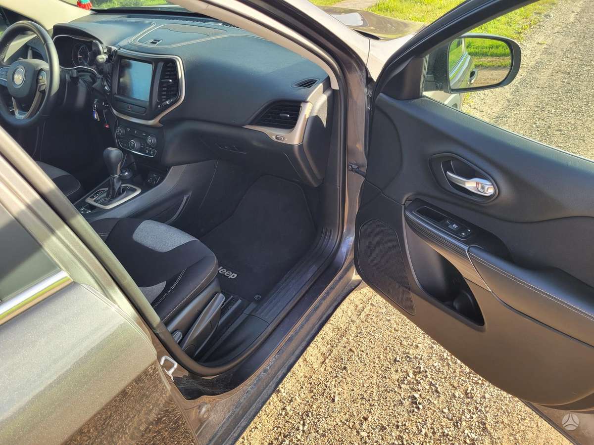 Jeep Cherokee 2014 — photo 6