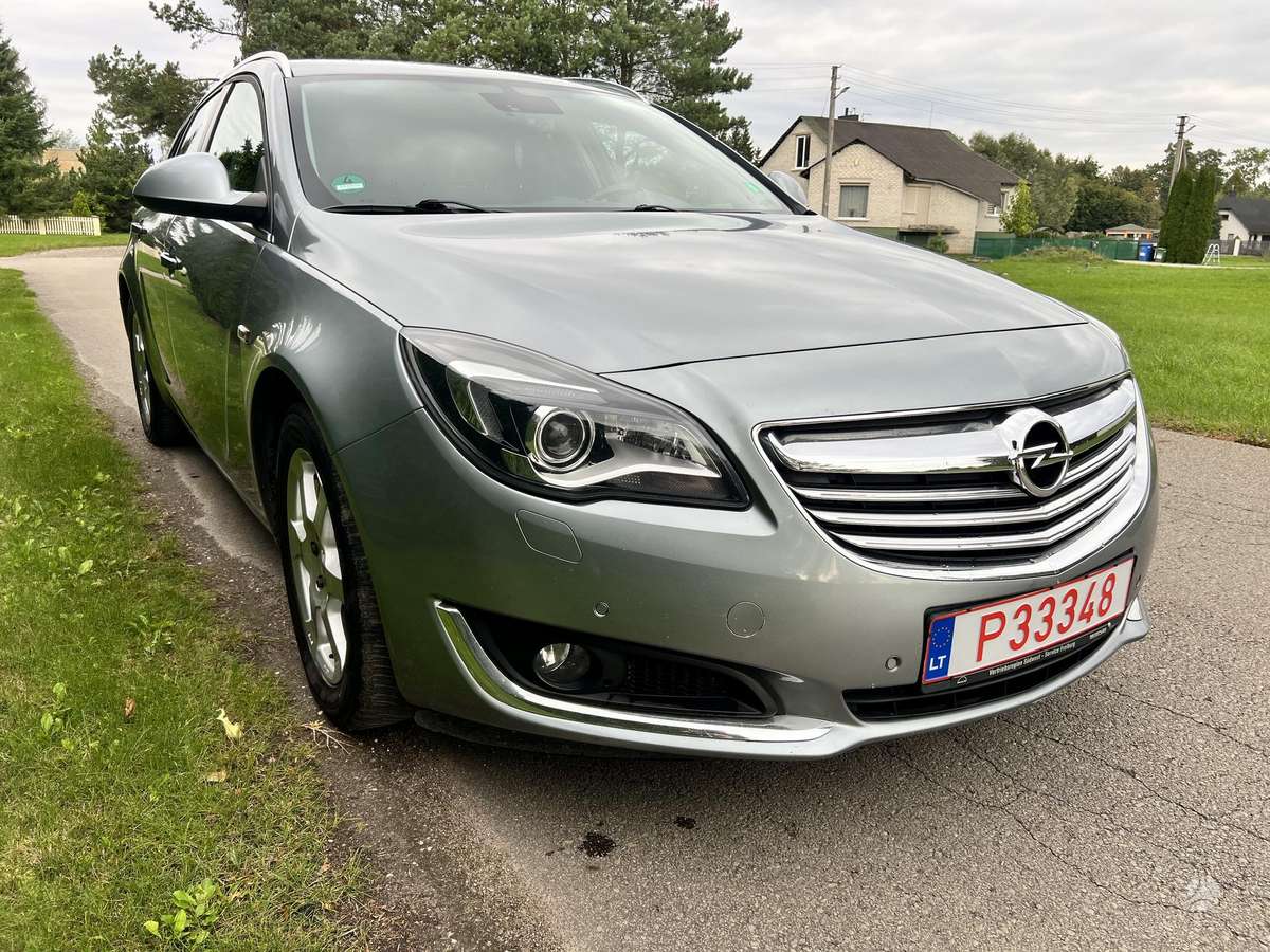Opel Insignia 2015 — rear view