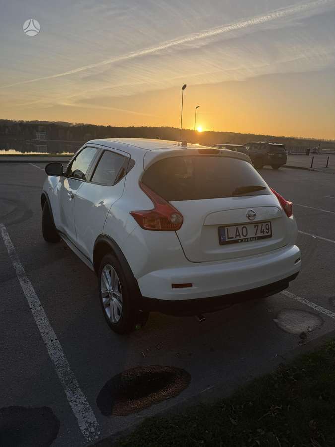 Nissan Juke 2011 — салон