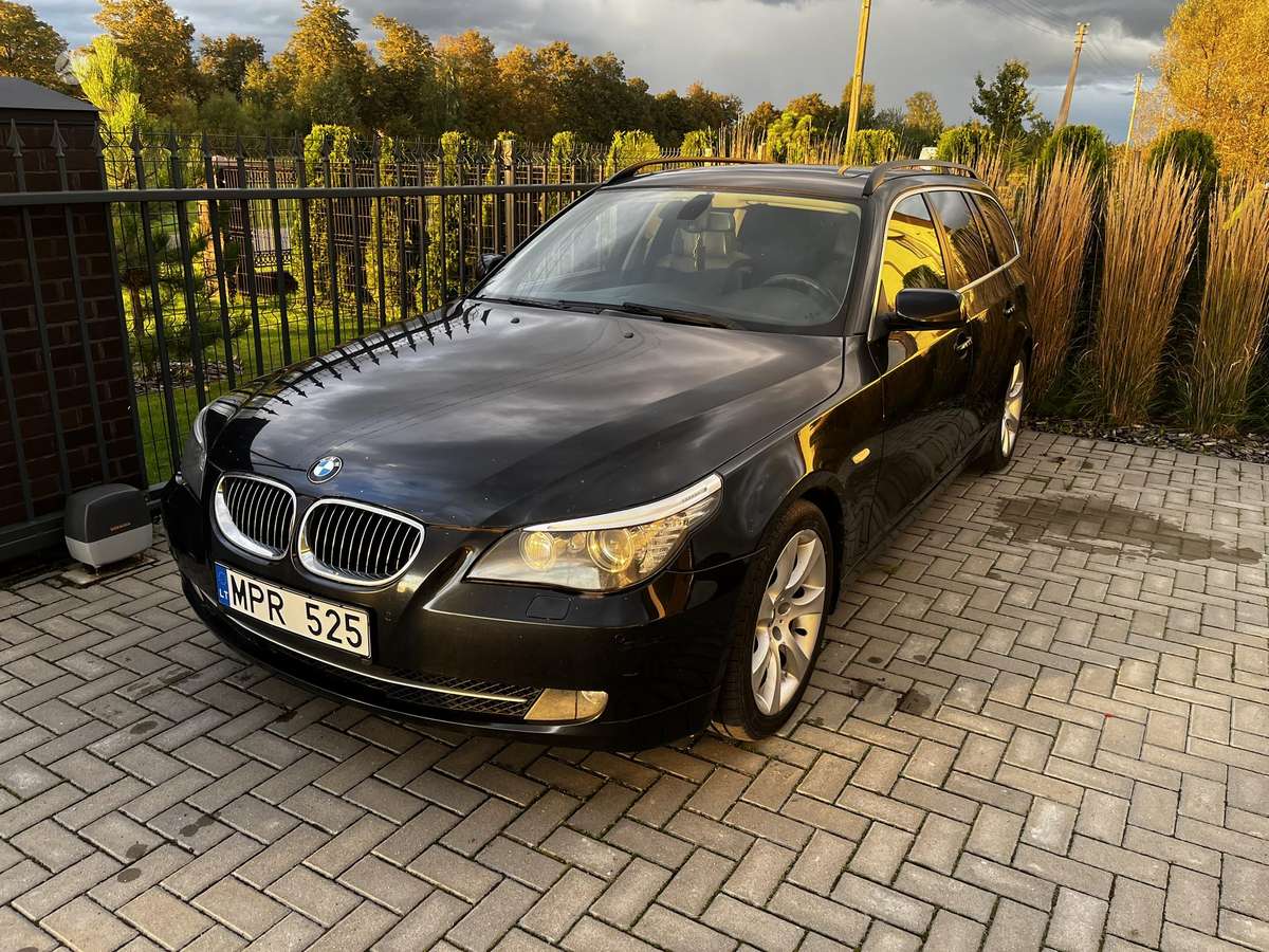 BMW 525 2008 — вигляд ззаду