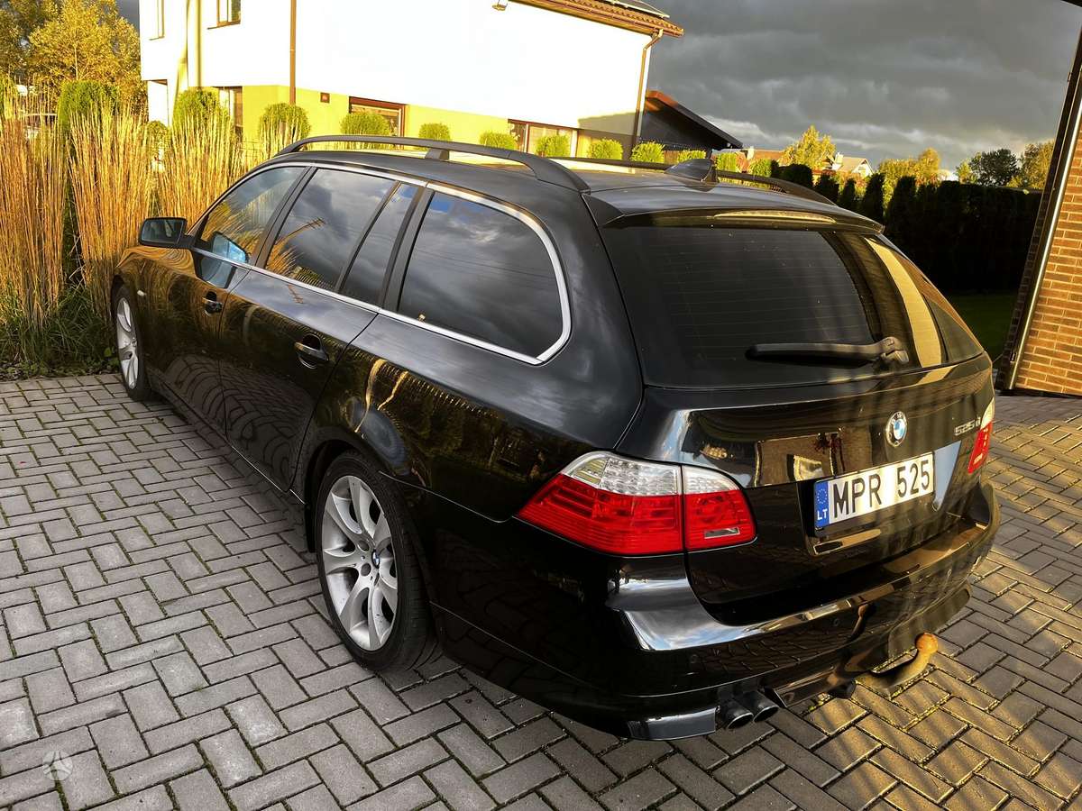 BMW 525 2008 — салон