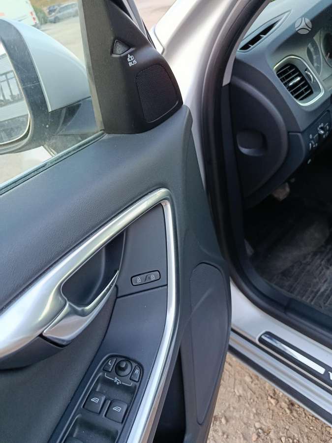Volvo V60 2011 — photo 10