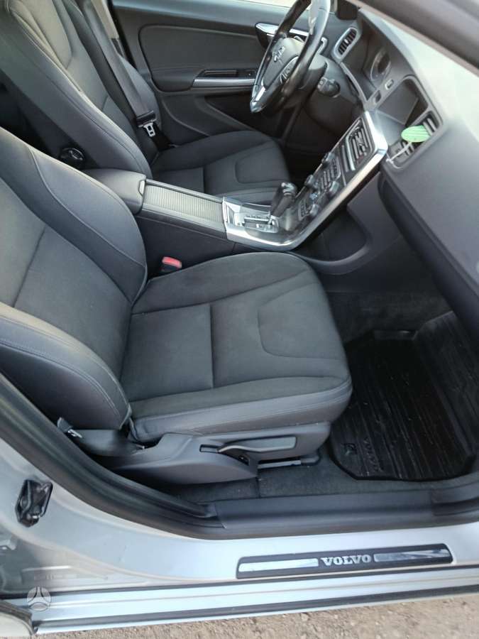 Volvo V60 2011 — photo 11