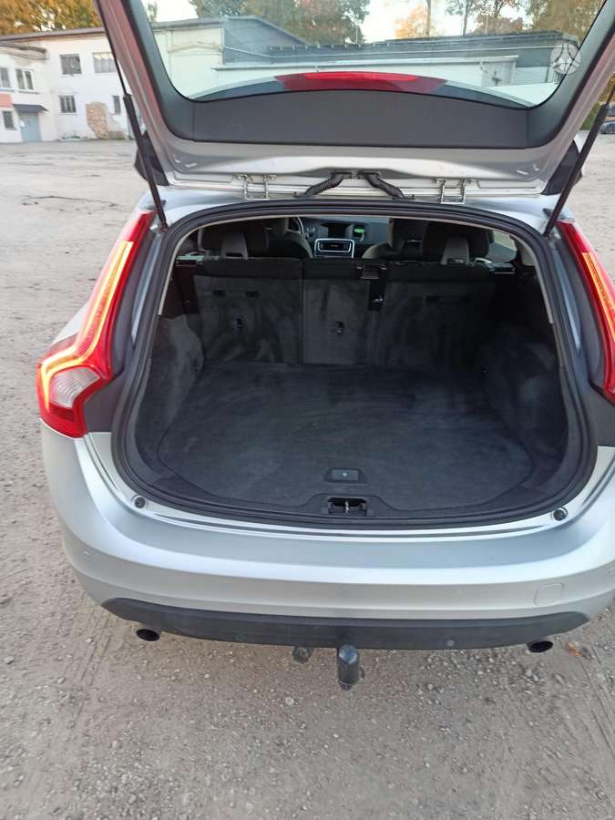 Volvo V60 2011 — photo 15