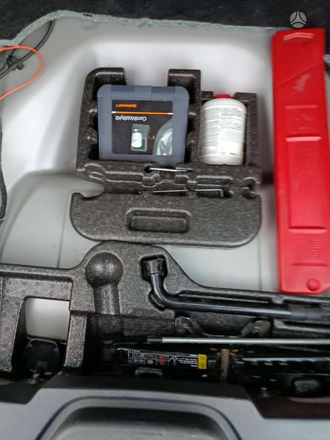 Volvo V60 2011 — photo 17