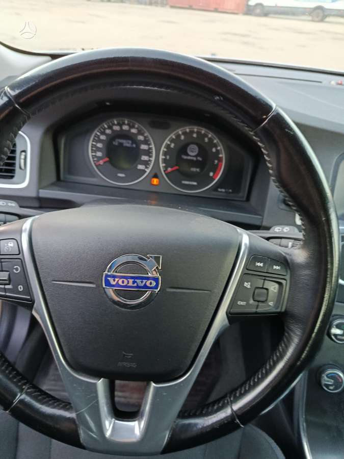 Volvo V60 2011 — photo 18