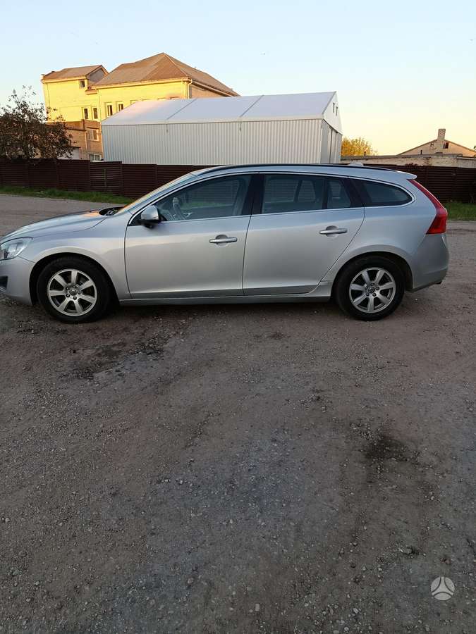 Volvo V60 2011 — rear view