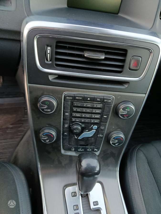 Volvo V60 2011 — photo 9