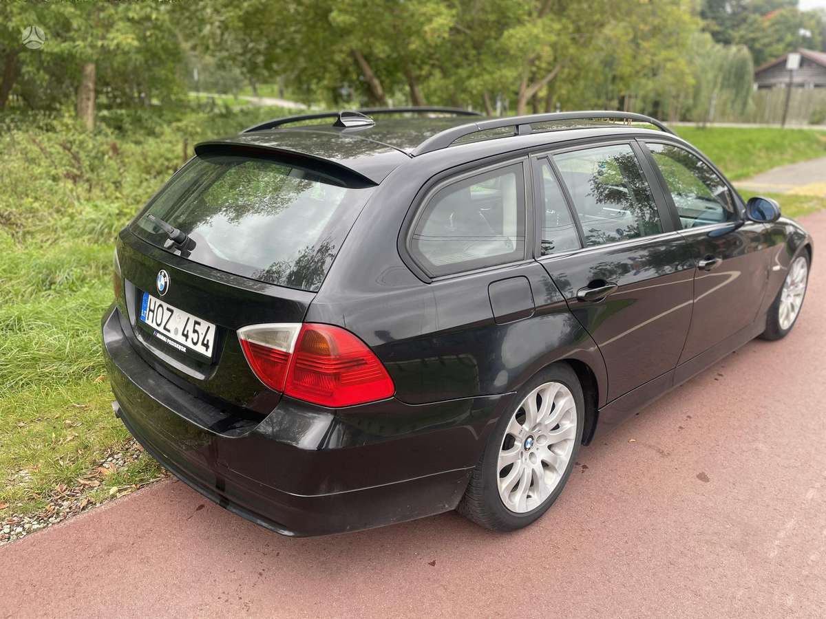 BMW 320 2005 — interior