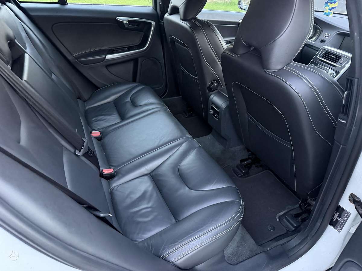 Volvo V60 2014 — photo 10