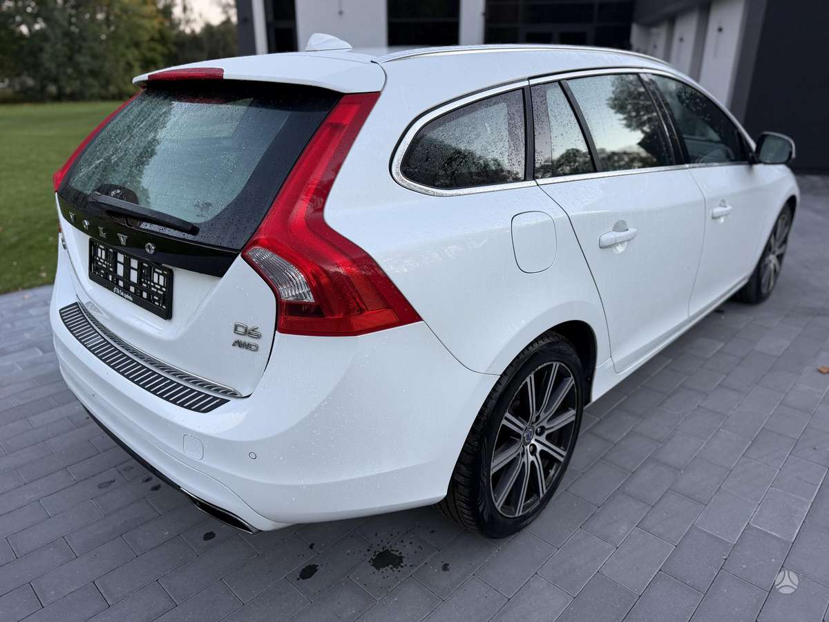 Volvo V60 2014 — interior