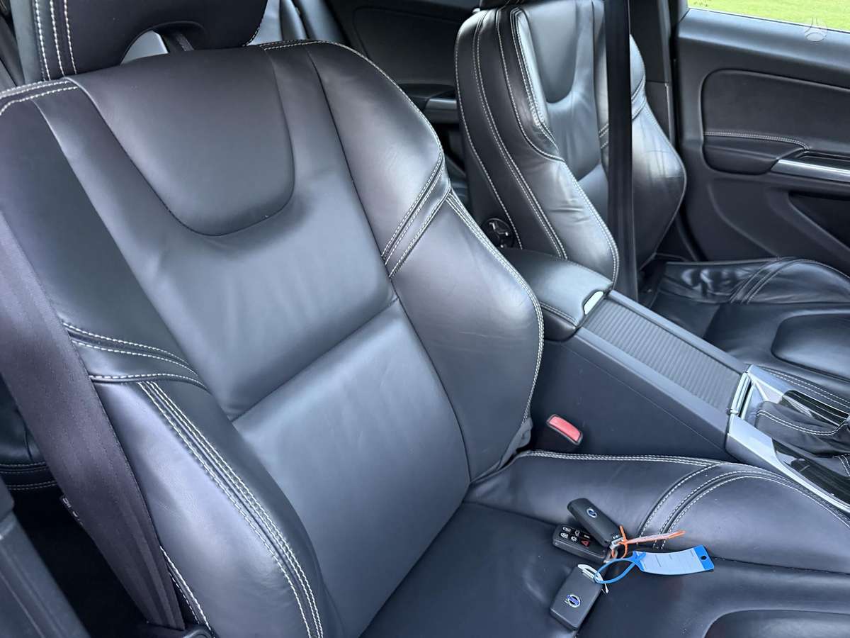 Volvo V60 2014 — photo 9